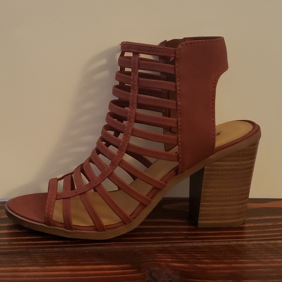 Heels - Picture 3 of 5